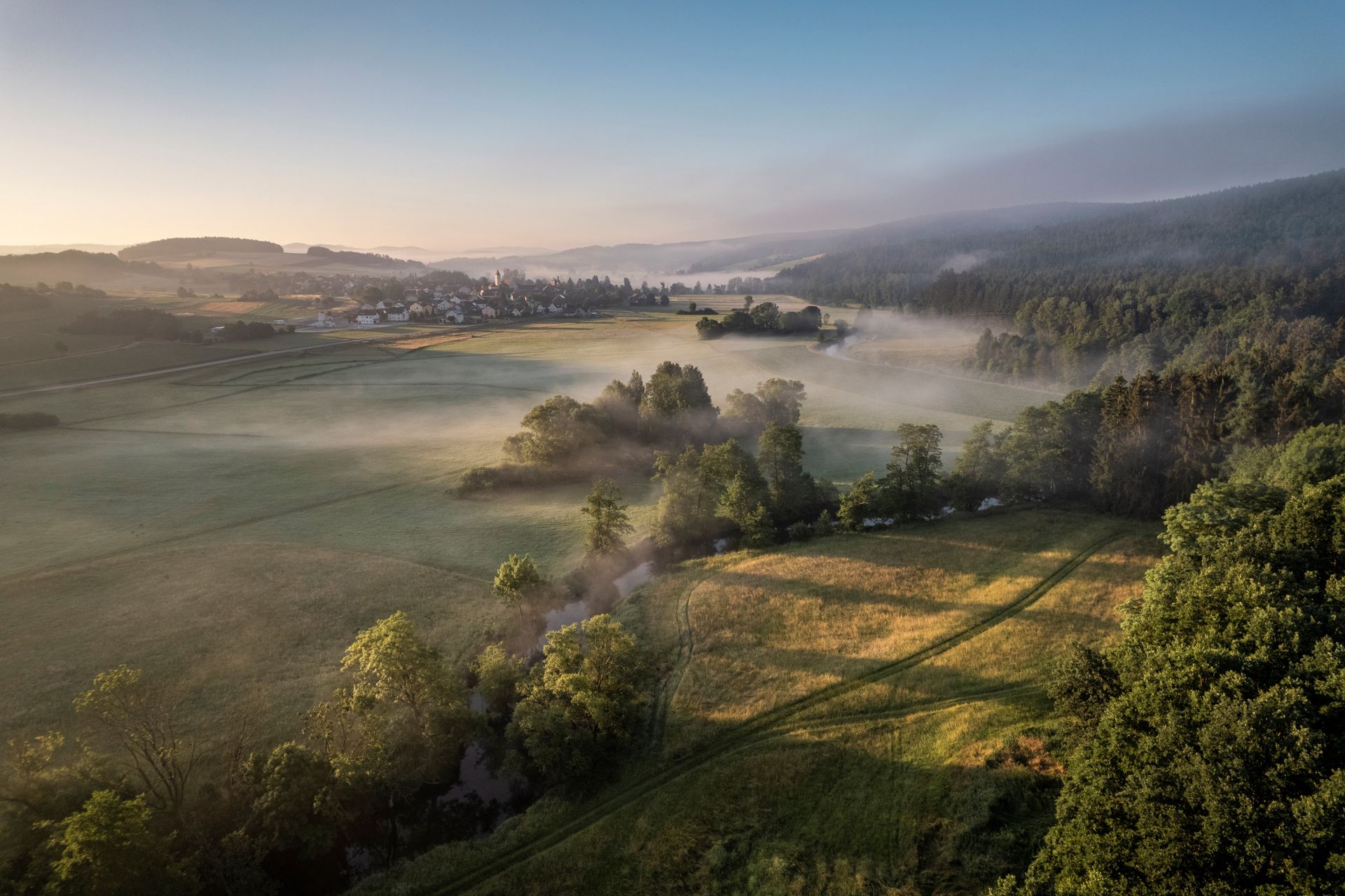 Schwarzachtal im Morgennebel