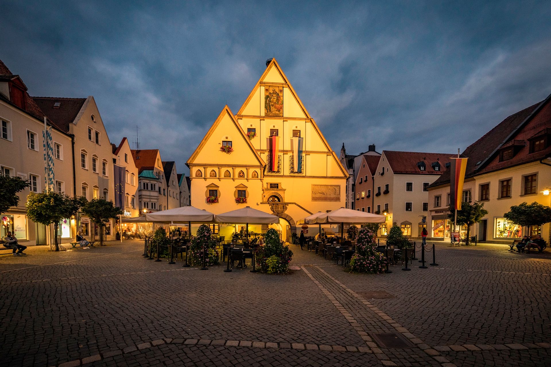 Altes Rathaus Weiden bei Nacht