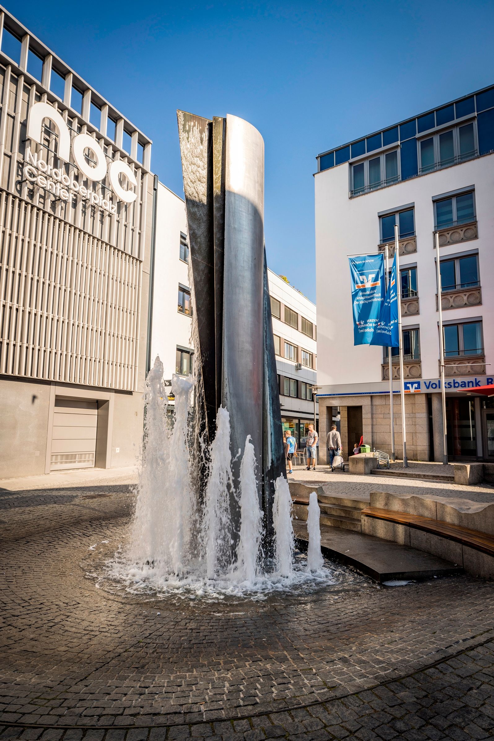 Brunnen vorm NOC Einkaufszentrum 