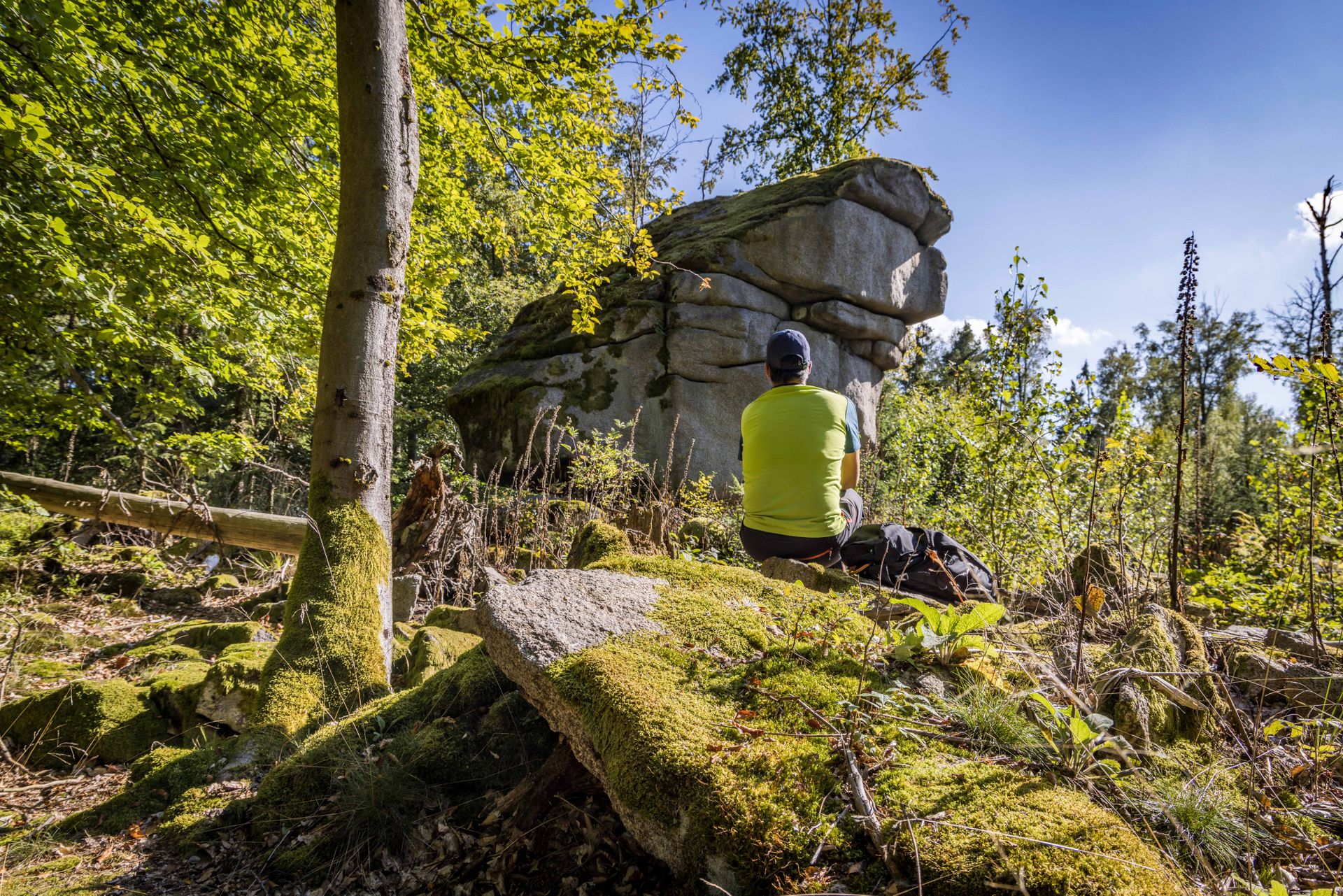 Wandern bei der Burgurine Schellenberg