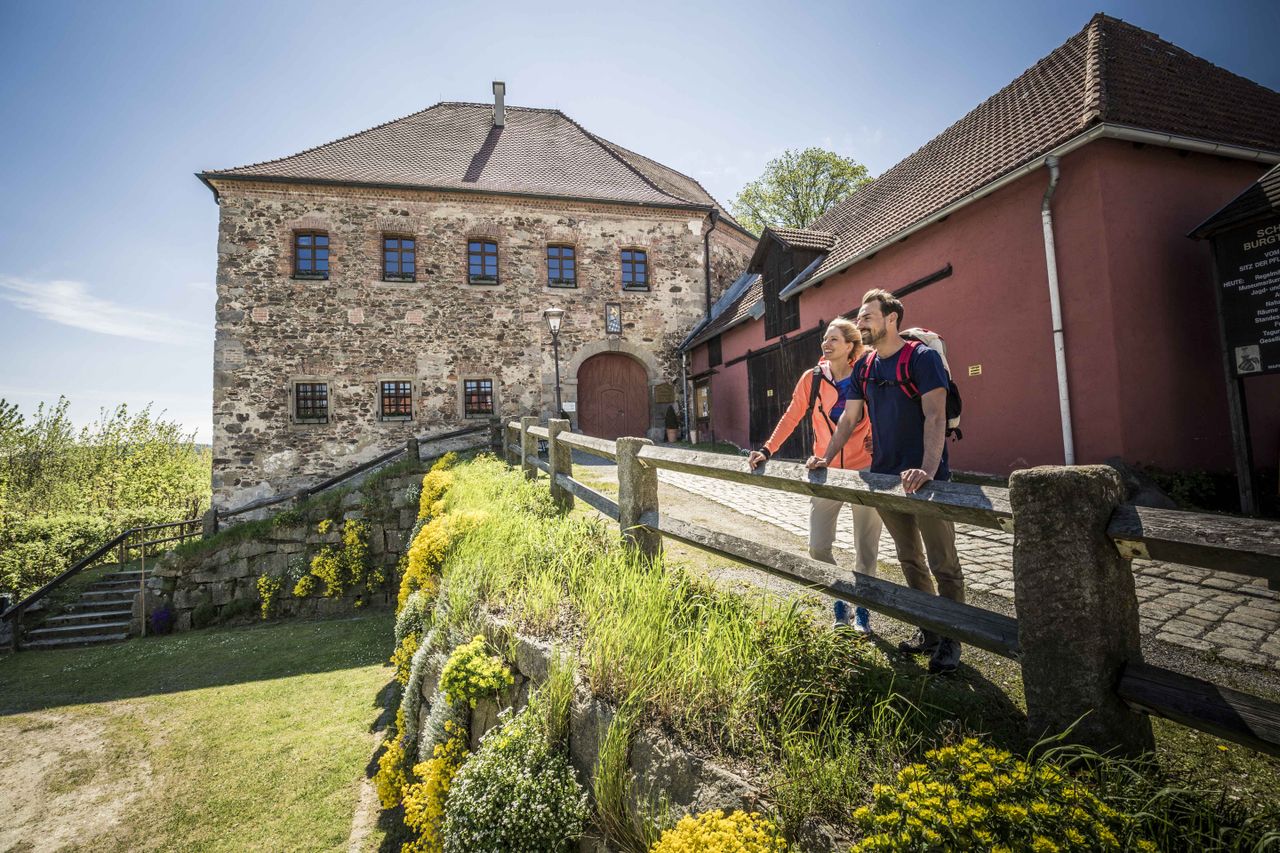 Eingang Schloss Burgtreswitz