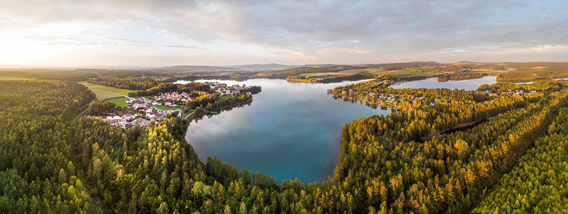 Wald- und Wasserlandschaft am Murner See