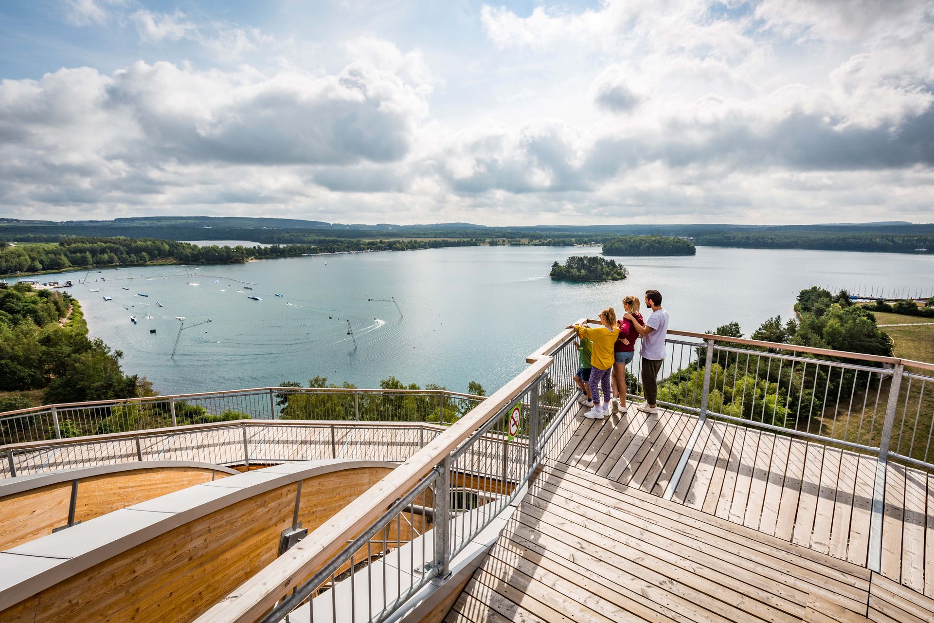 Erlebnisholzkugel am Steinberger See