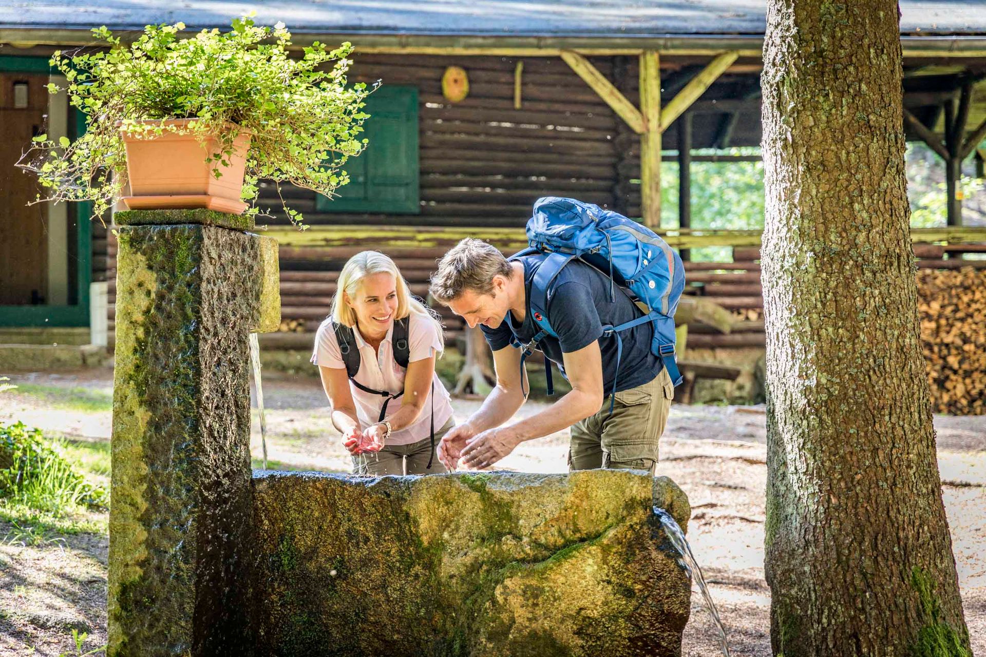 Erfrischung an der Blockhütte Bärnau