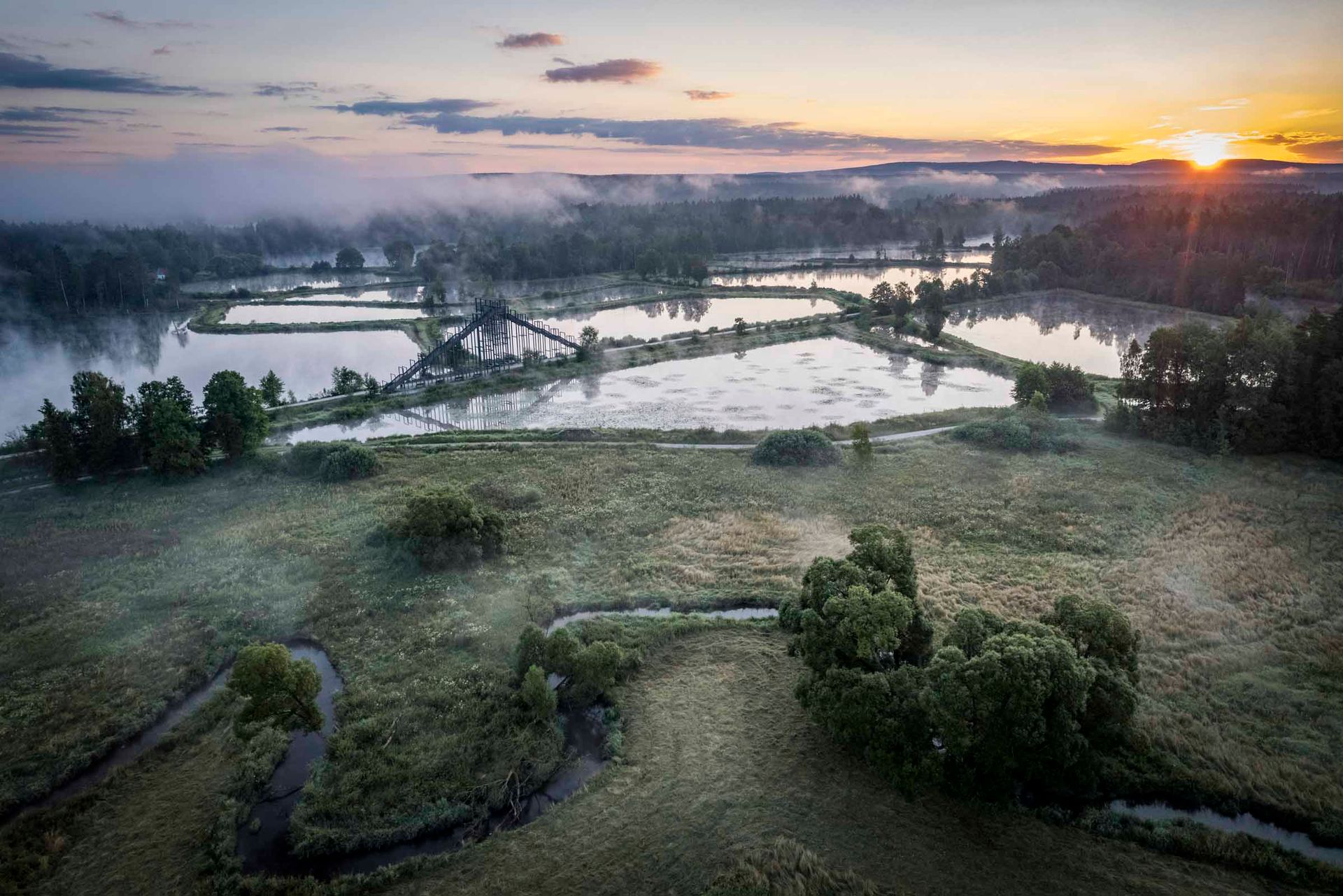 Mystisch steigen die Nebenschwaden über der Waldnaabaue empor