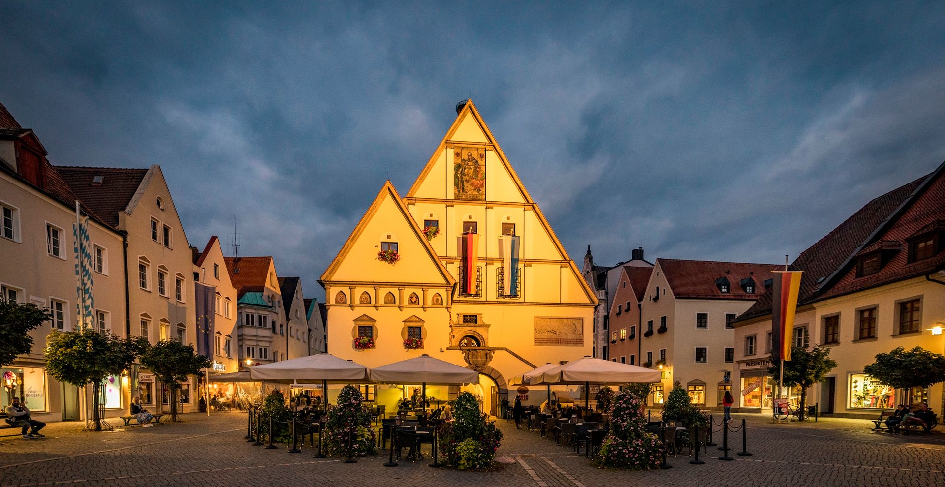 Altes Rathaus Weiden bei Nacht