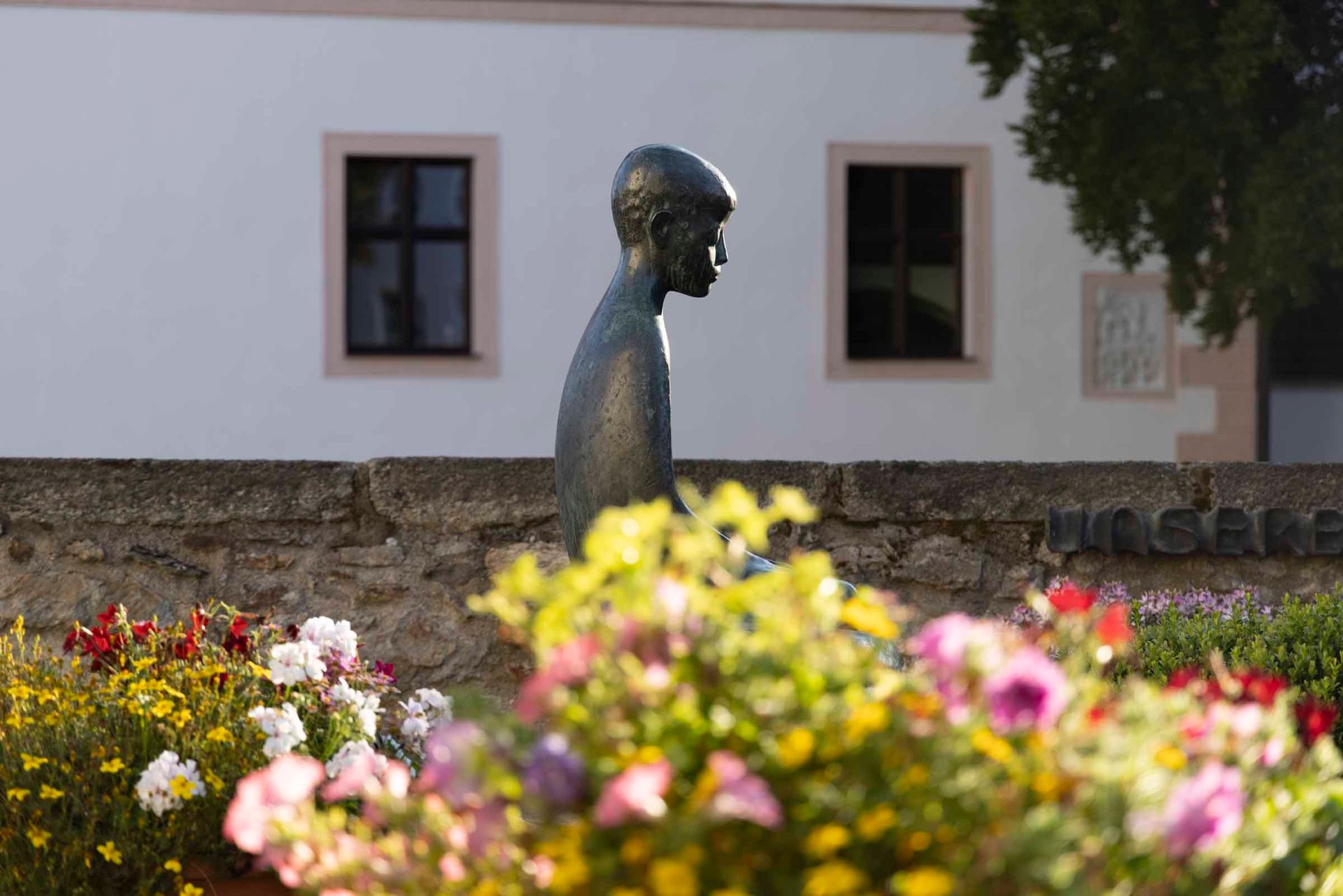 Figur im Außenbereich der Abtei Waldsassen