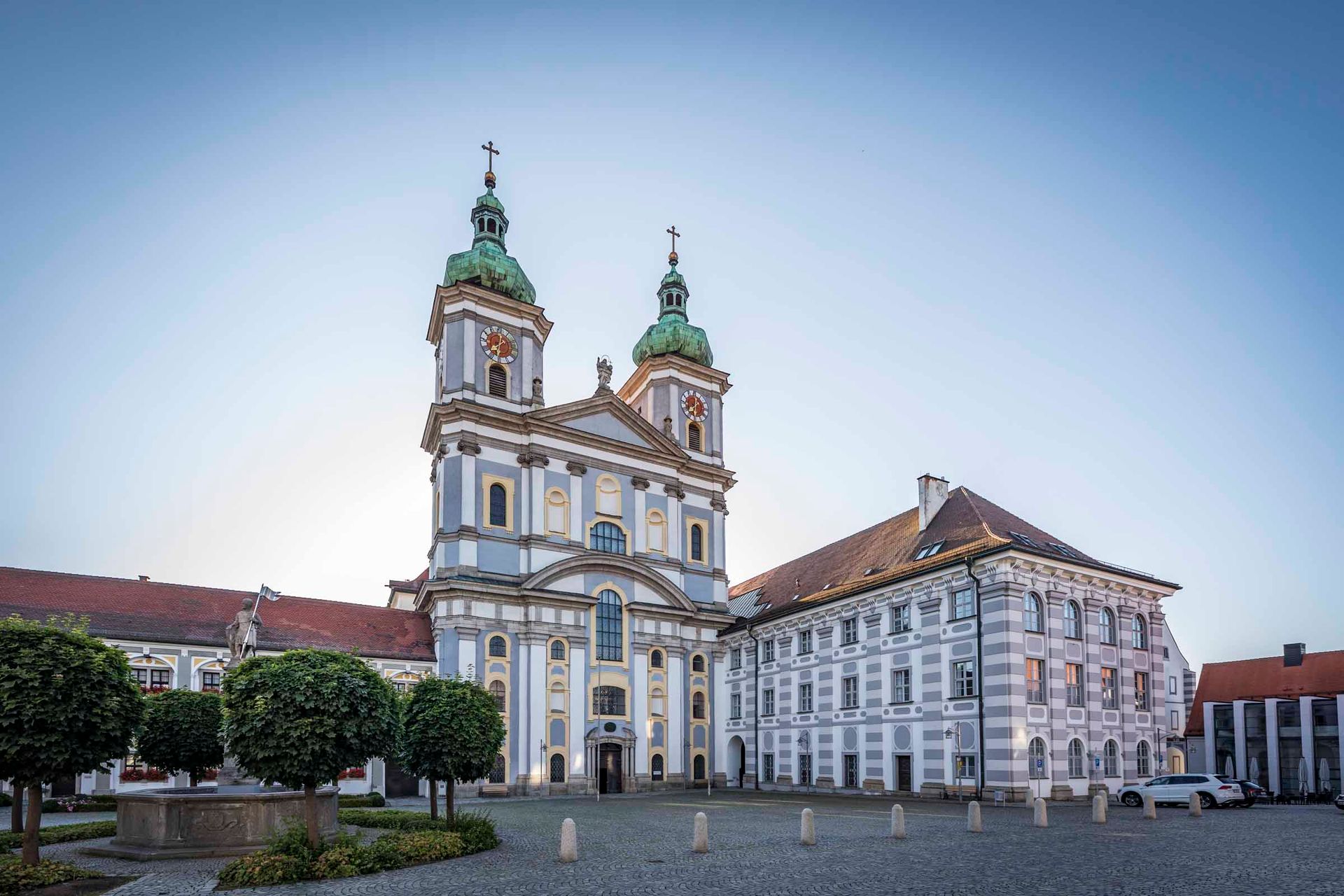 Außenaufnahme des Klosters Waldsassen mit Stiftsbasilika