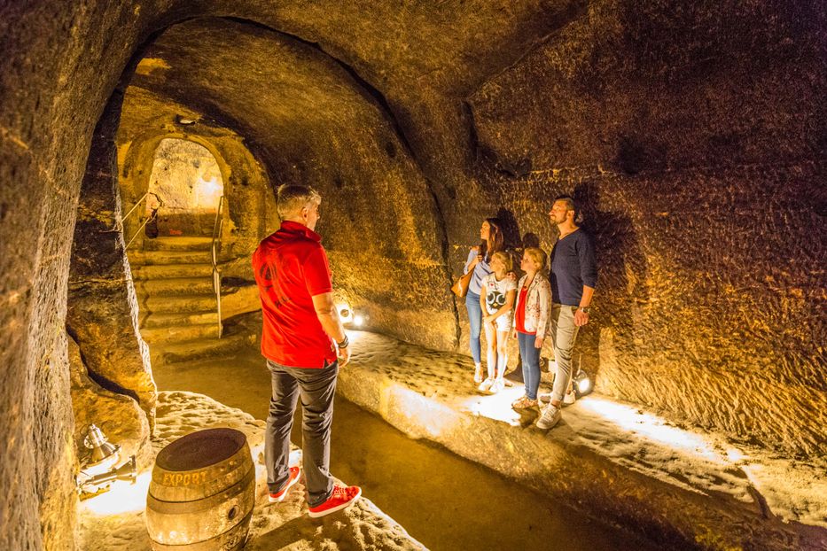 Führung durch die Felsenkeller