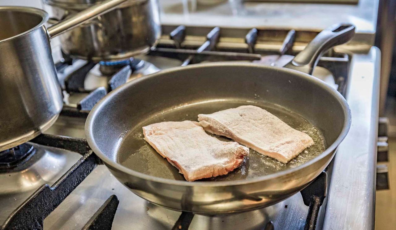 Karpfenfilet in der Pfanne